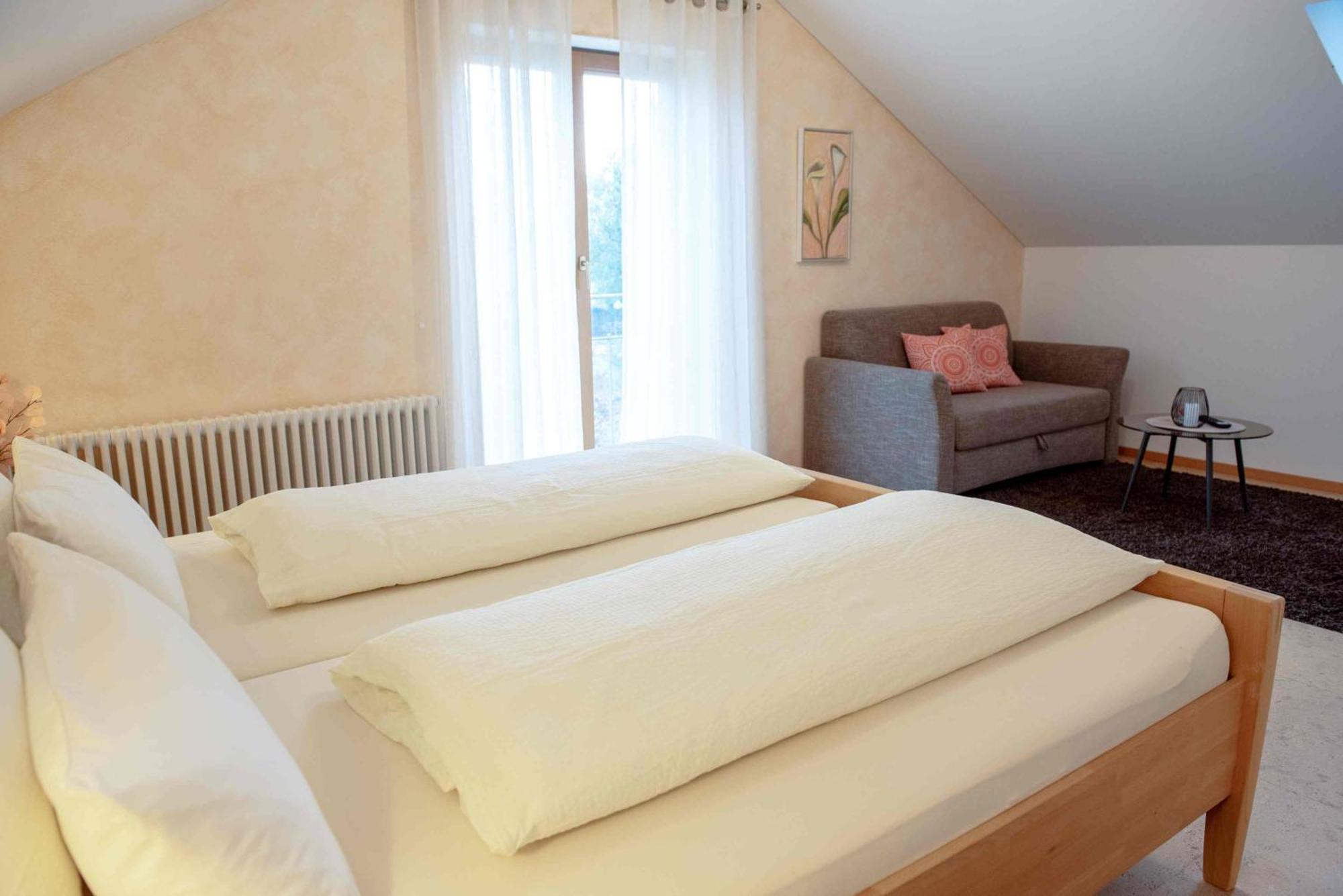 Gaestehaus Am Fuerstweg Heuchelheim-Klingen Extérieur photo